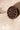 Scalp Massage Brush – sfeerbeeld door zand heengaan close up